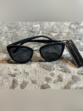 Quay Australia "My Girl" cat-eye sunglasses NWT